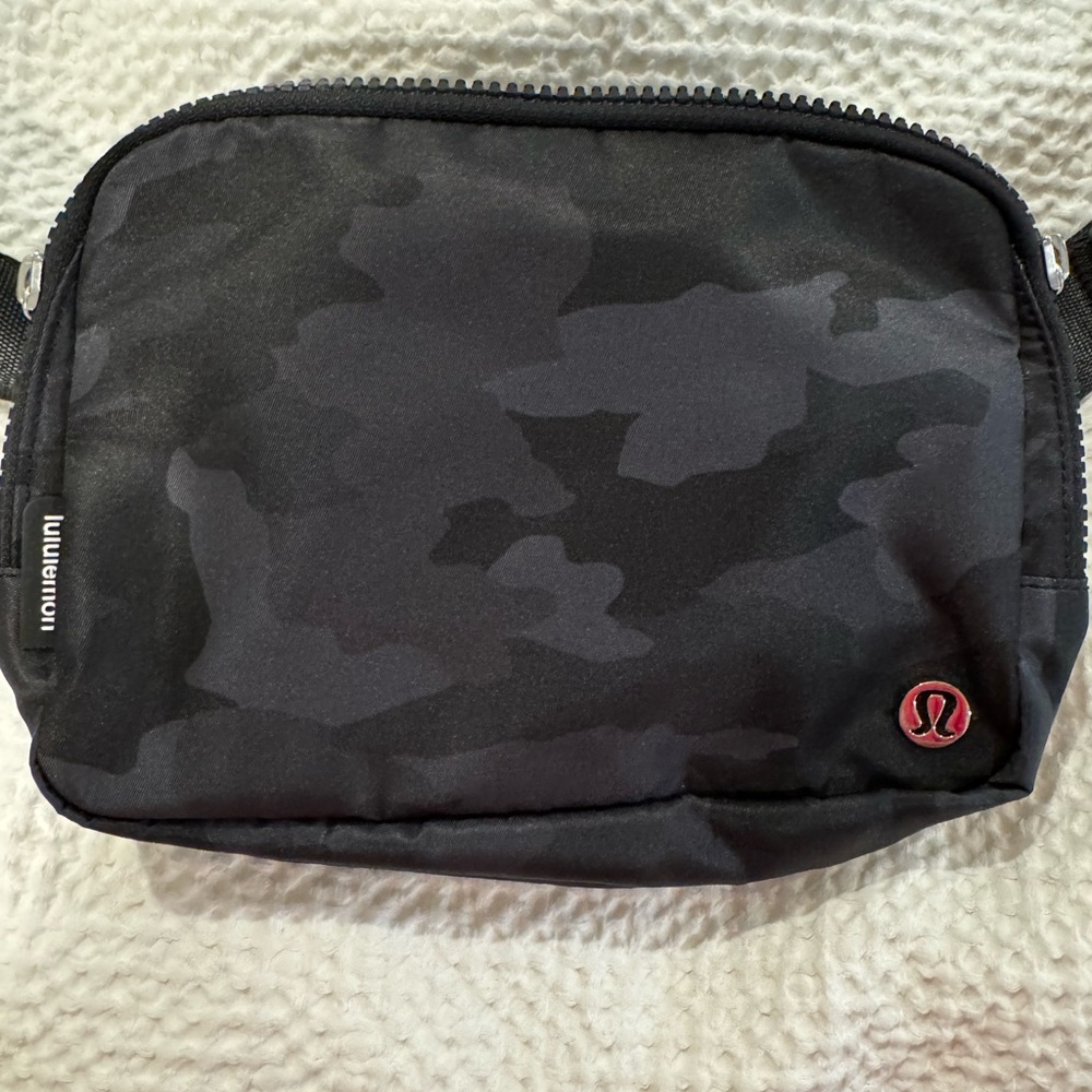New Lululemon belt bag, never used, black camo